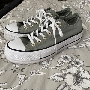 Converse women’s size 8 All Star Lift sage green